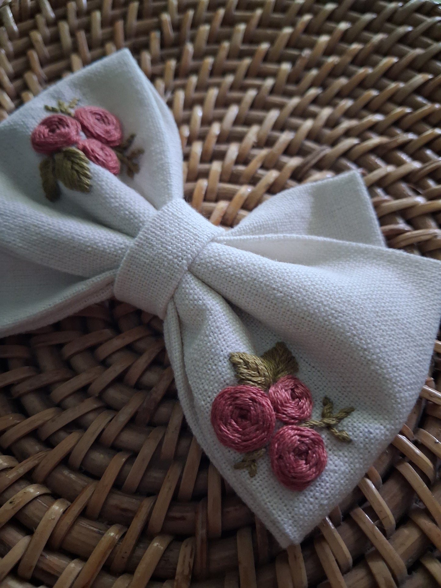 Hair bow (white)