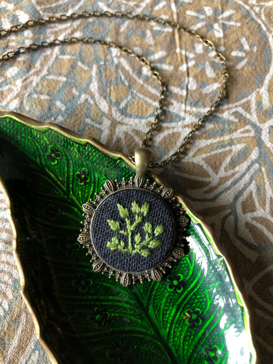 Pendant (with chain)