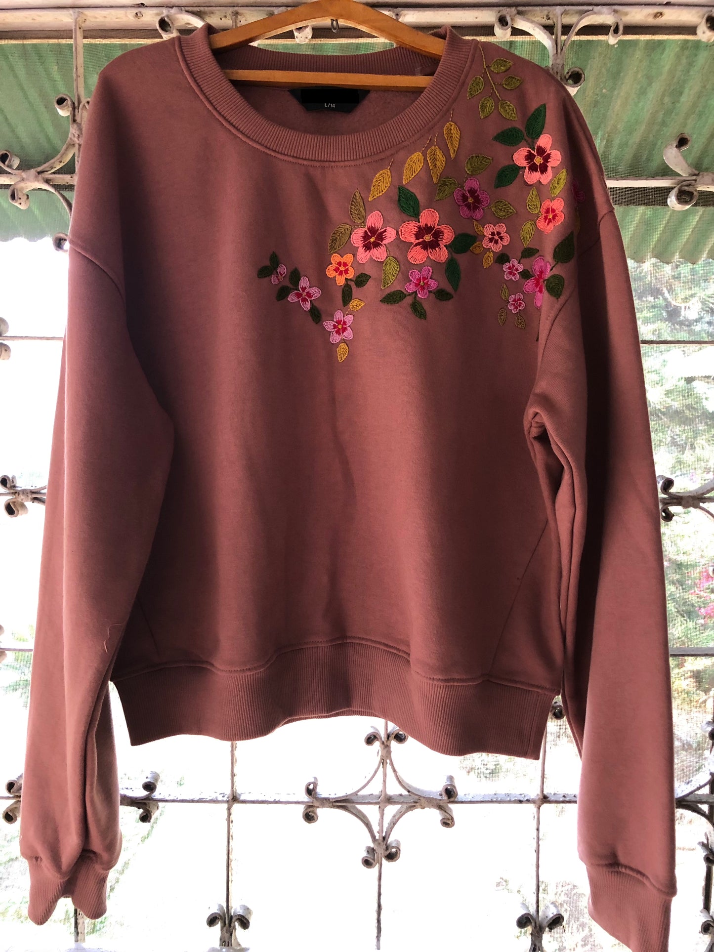 Sweatshirt