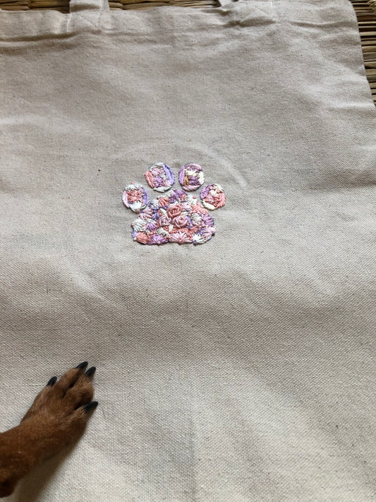 A dog lover's tote