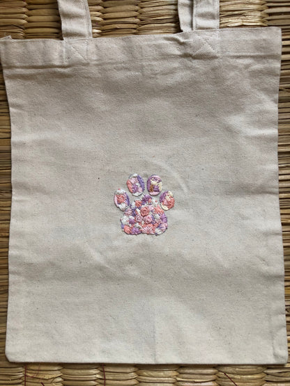 A dog lover's tote